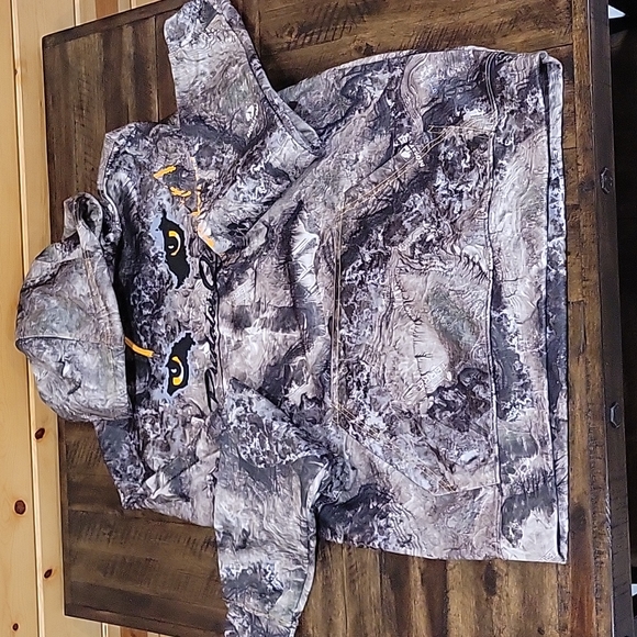 Mens Shield Sweatshirt - Picture 2 of 3